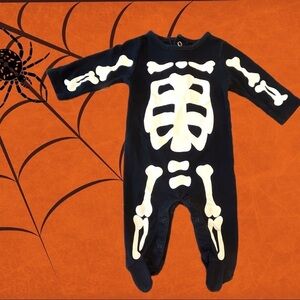 Carter’s Black Glow In Dark Skeleton Onesie/Footie